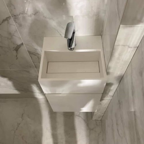 Installation af håndvask og armatur Opus VVS